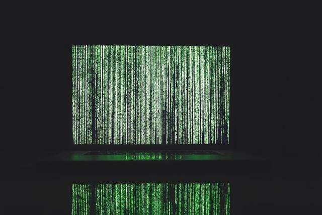 Python也有保质期?它在脚本领域的“大佬地位”还能持续多久?