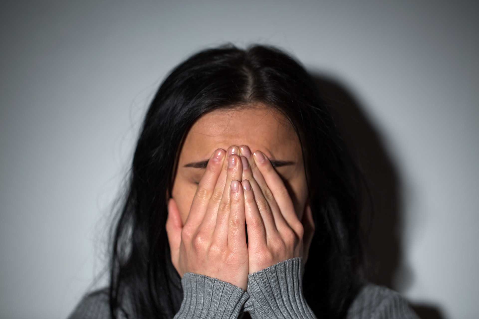 摄图网_300423715_banner_人,悲伤的幸的哭泣的女人悲伤哭泣的妇女遭受(企业商用)_wps图片.jpg 摄图网_300423715_banner_人,悲伤的幸的哭泣的女人悲伤哭泣的妇女遭受(企业商用)_wps图片.jpg