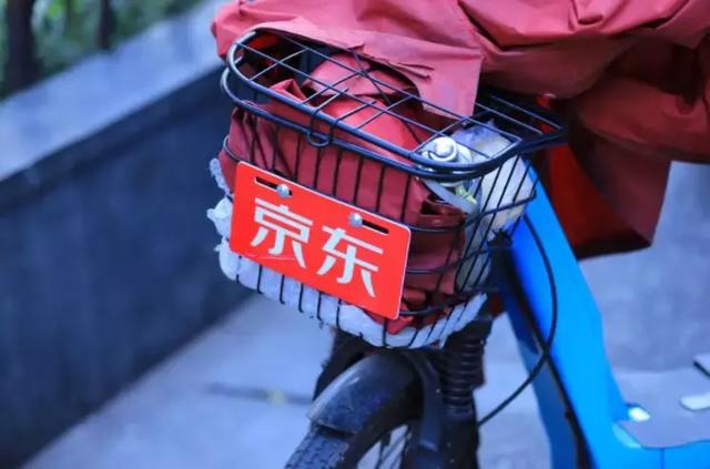 阿里半跪过,任正非差点跳楼,京东被骗光钱:生活哪有容易二字?