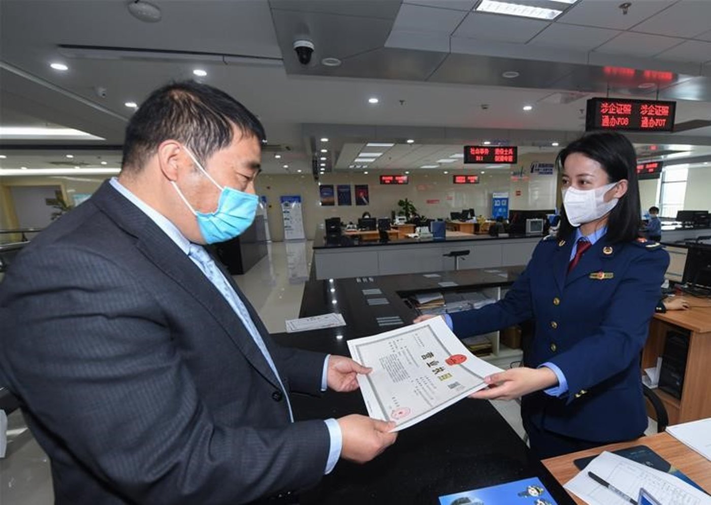 “数据”首次被中央纳入生产要素,数字政务建设2.0迫在眉睫 | 钛度热评 “数据”首次被中央纳入生产要素,数字政务建设2.0迫在眉睫 | 钛度热评