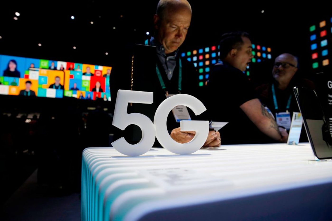 5G 通话哪里强?高清、稳定、不断网|钛媒体科普 5G 通话哪里强?高清、稳定、不断网|钛媒体科普